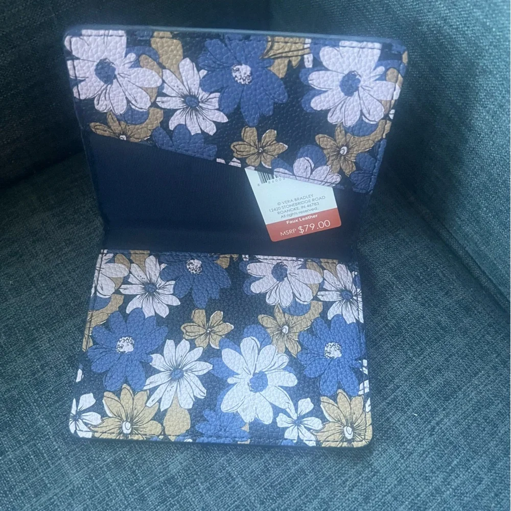 NWT Vera Bradley faux leather Print Passport Holder.  Trellis Floral blue